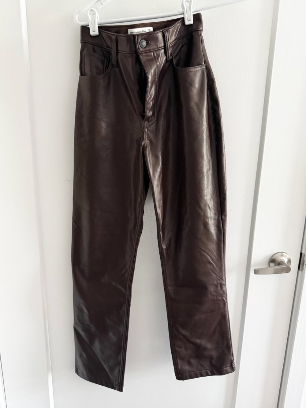 Abercrombie & Fitch Curve Love Faux Leather 90s Straight Pants | Chocolate | Siz